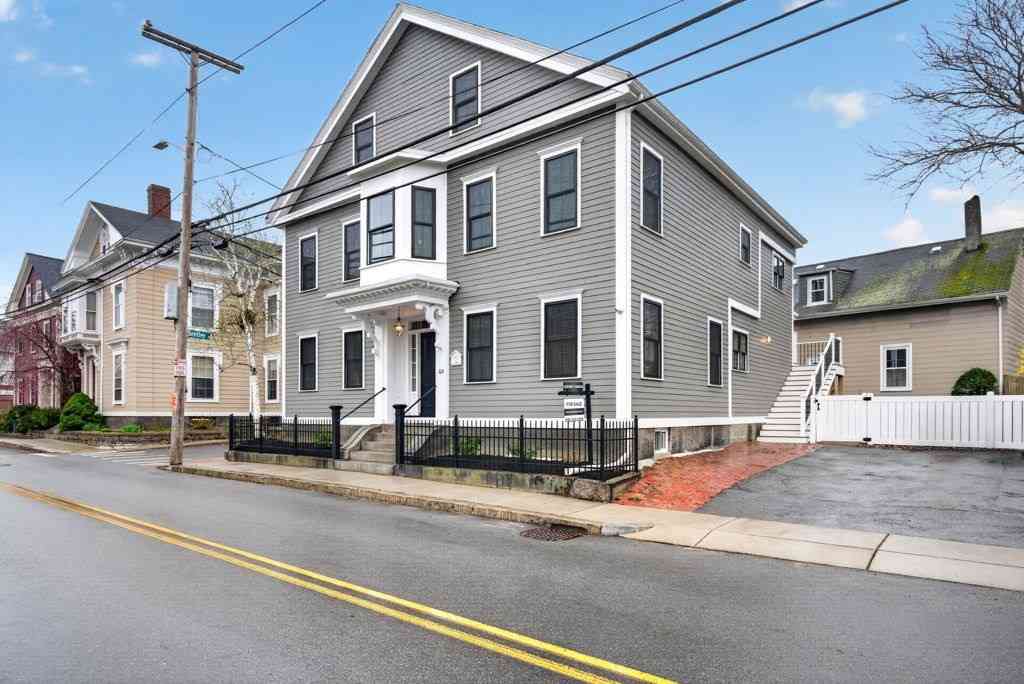 Condo For Sale - 49 Essex St #1R<br/> Salem, MA 01970
