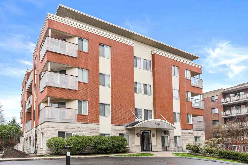 Condo For Sale - 310 Hammond Pond Pkwy #301<br/> Brookline, MA 02467