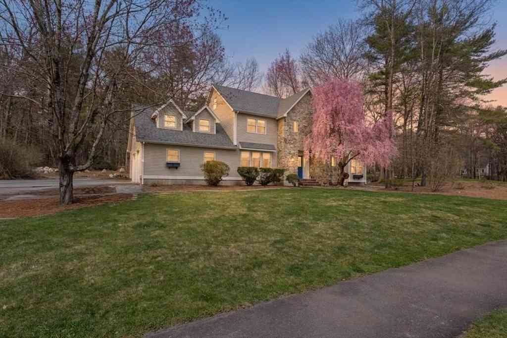 Homes For Sale - 8 Windsor Drive<br/> Foxboro, MA 02035