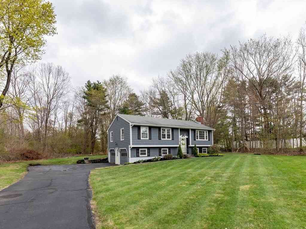 Homes For Sale - 8 Old Farm Rd<br/> Worcester County, Sturbridge, MA 01566