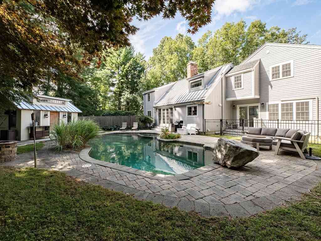 Homes For Sale - 677 Temple St<br/> Duxbury, MA 02332