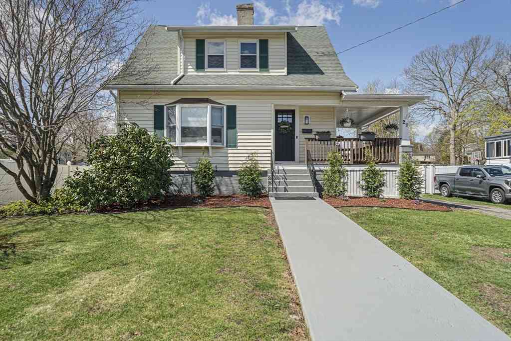 Homes For Sale - 22 Everett St<br/> Plymouth County, Rockland, MA 02370