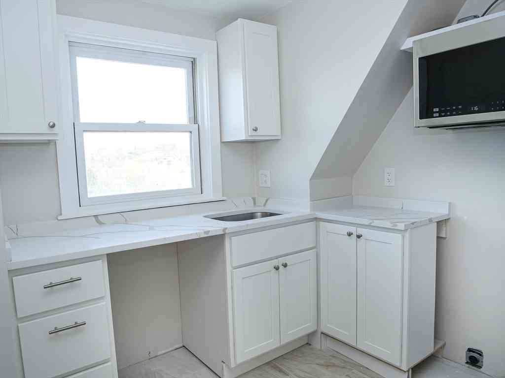 Apartment For Rent - 25 Garrison #4<br/> Brookline, MA 02446