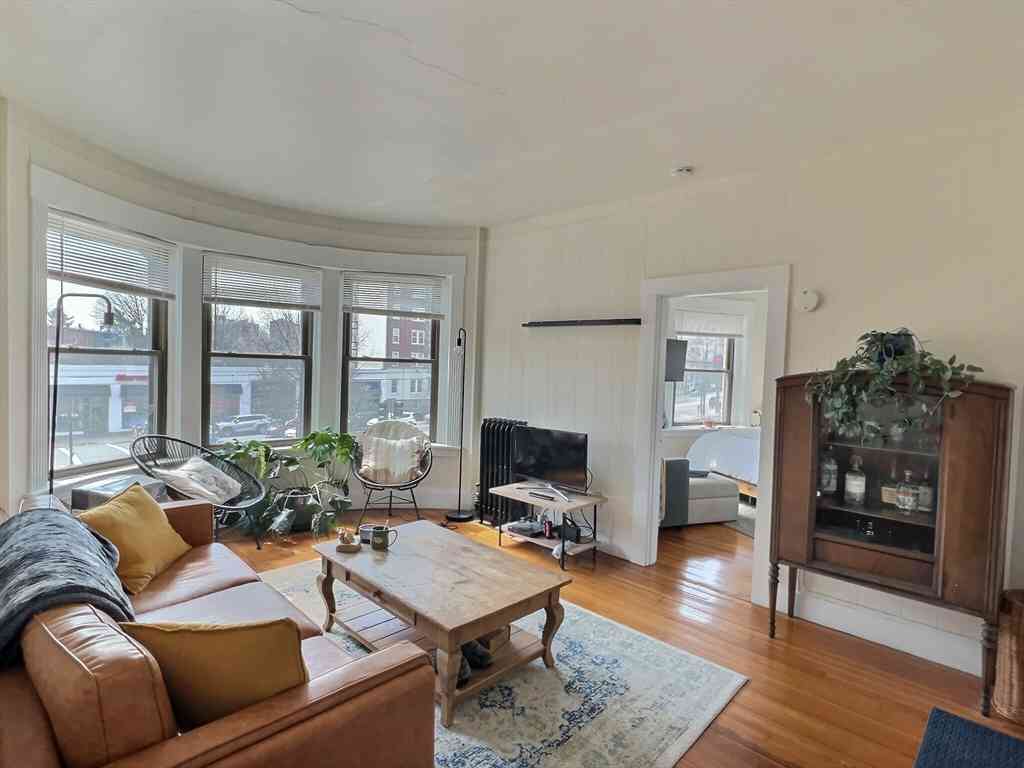 Apartment For Rent - 1390 Beacon #1<br/> Brookline, MA 02446
