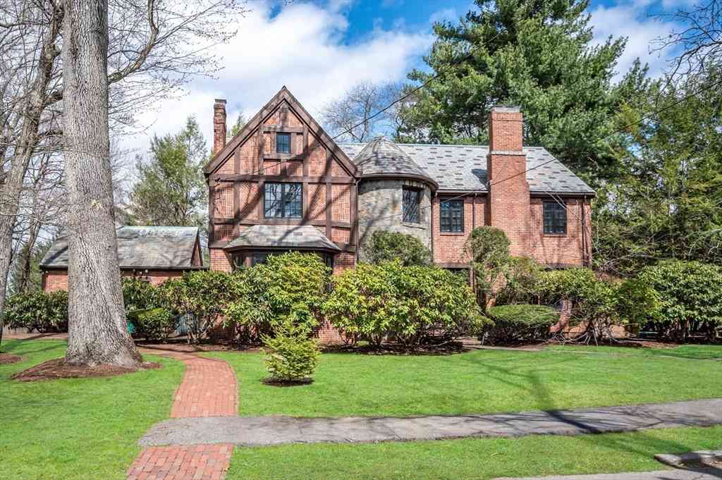 Homes For Sale - 81 Brackett Rd<br/> Middlesex County, Newton, MA 02458
