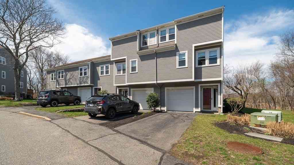 Condo For Sale - 4 Russell Drive #D<br/> Salem, MA 01970