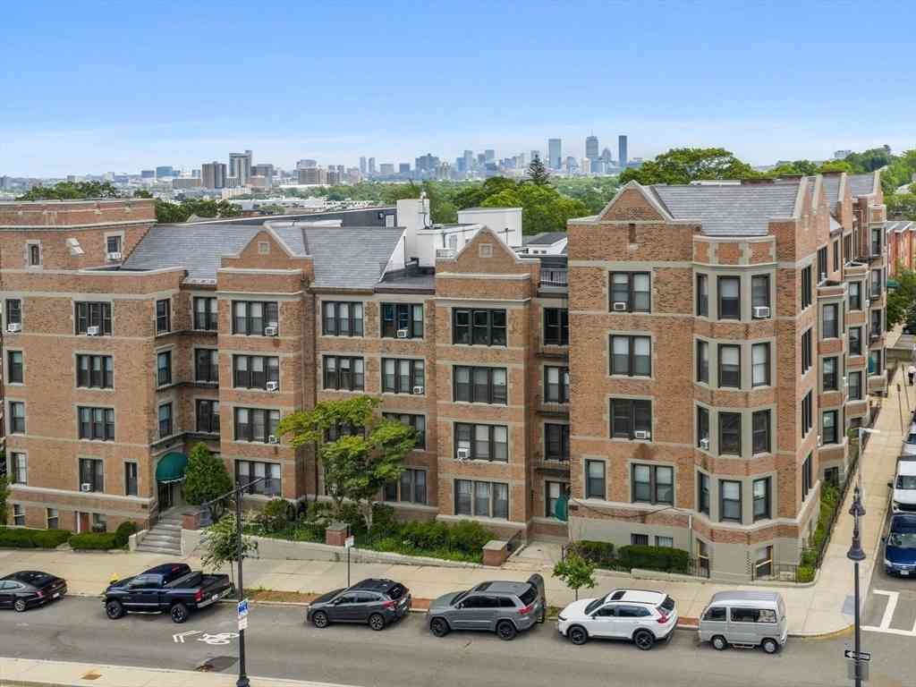 Condo For Sale - 1486 Commonwealth Ave #4<br/> Boston, MA 02135