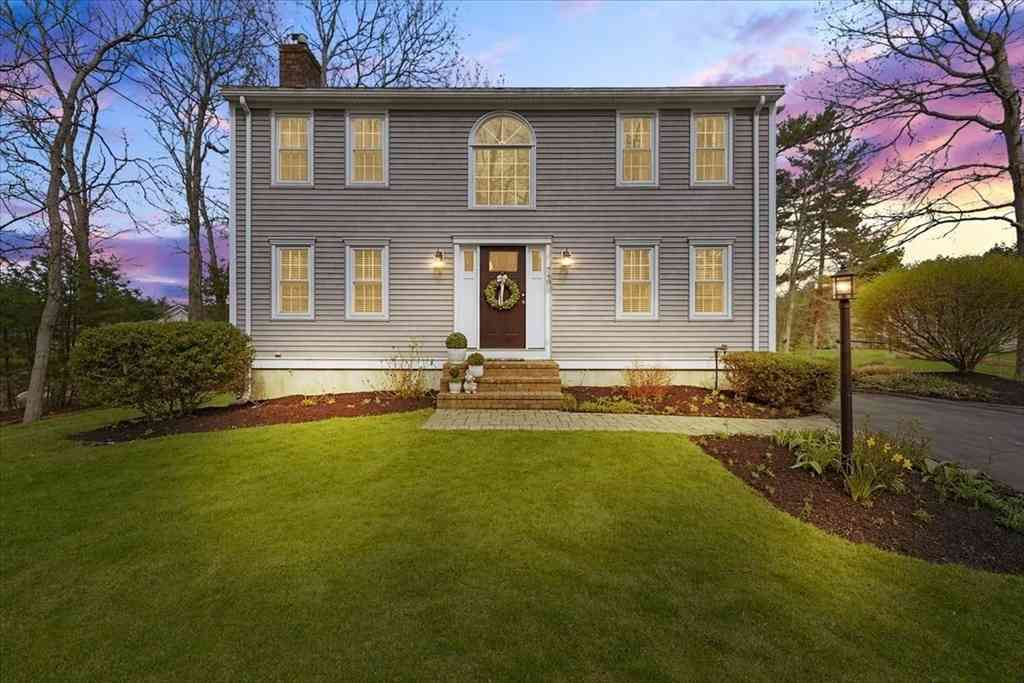 Homes For Sale - 748 Locust St<br/> Raynham, MA 02767