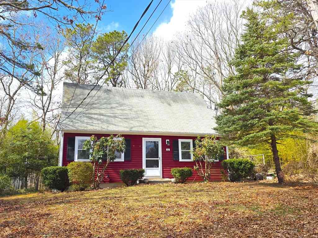 Homes For Sale - 11 Webquish Ln<br/> Barnstable County, Mashpee, MA 02649