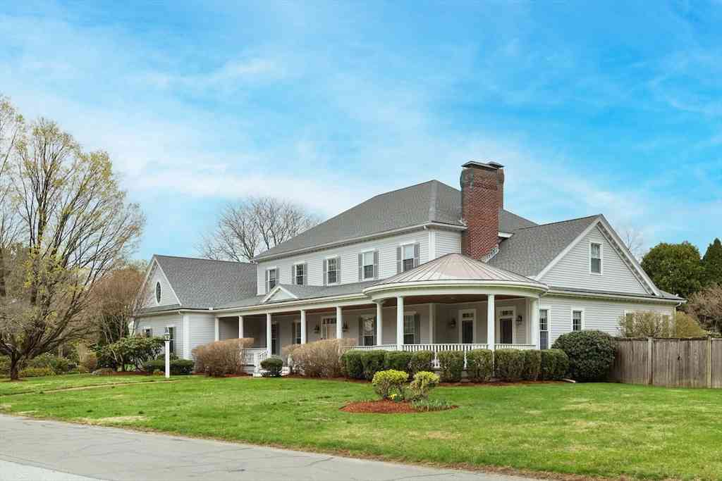 Homes For Sale - 7 Burnham Rd<br/> Middlesex County, Lexington, MA 02420