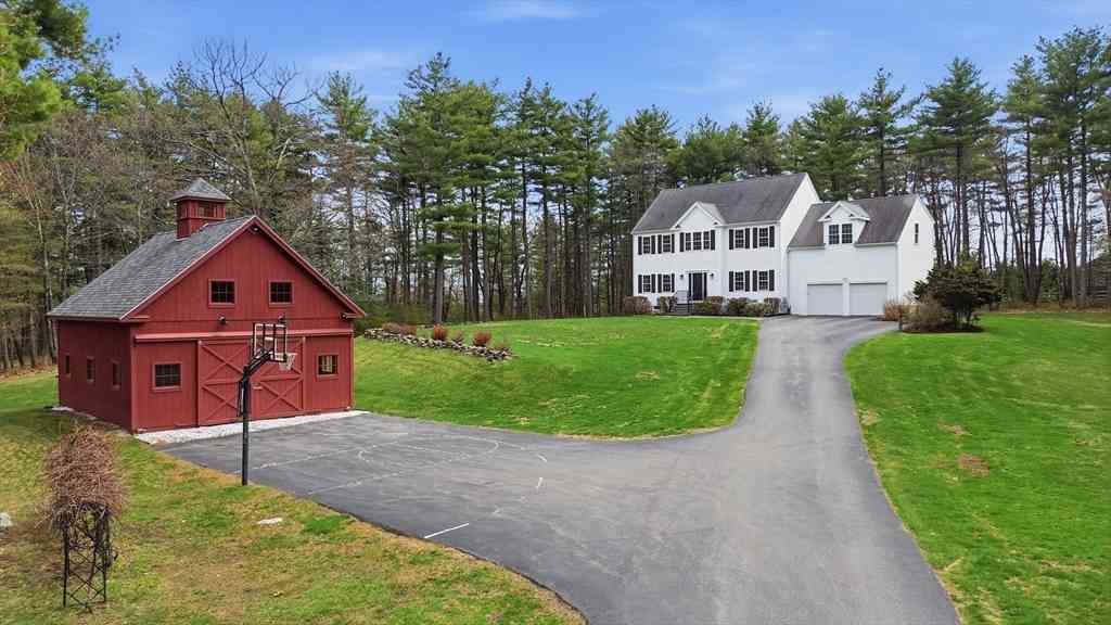 Homes For Sale - 50 Golden Run Rd<br/> Worcester County, Bolton, MA 01740