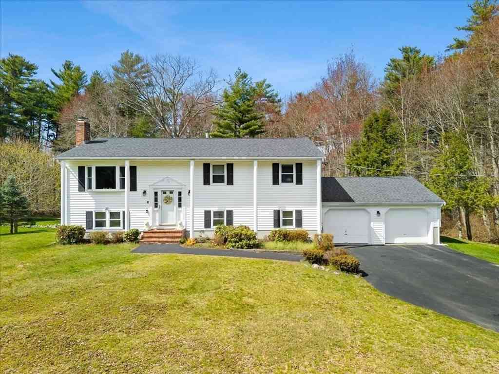 Homes For Sale - 100 Lexington St<br/> Plymouth County, Hanson, MA 02341