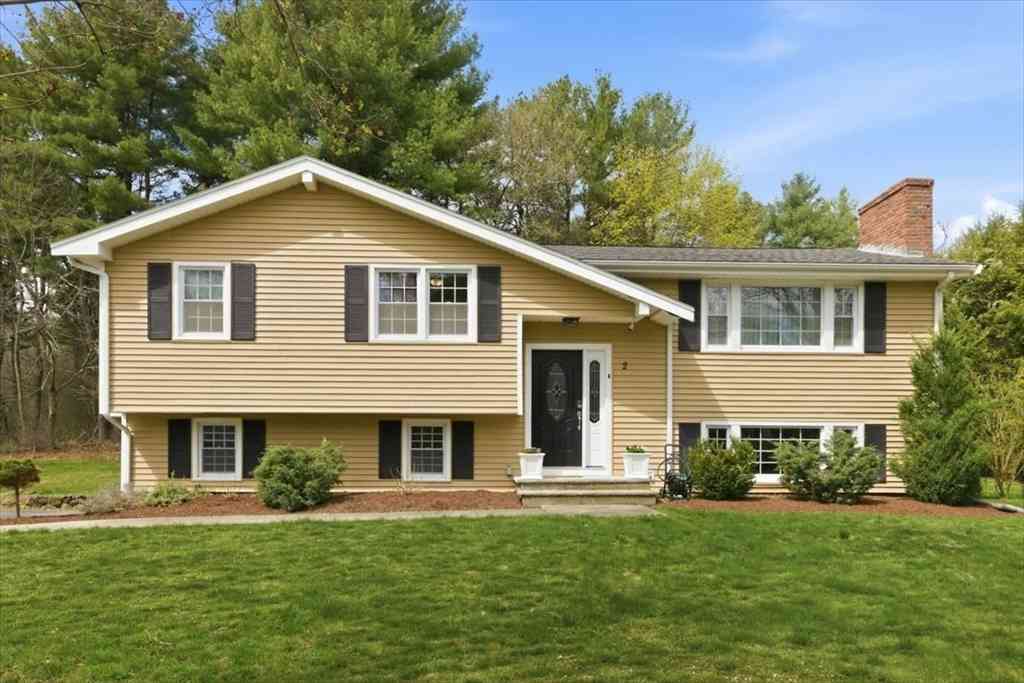 Homes For Sale - 2 Breezewood Ln<br/> Walpole, MA 02081