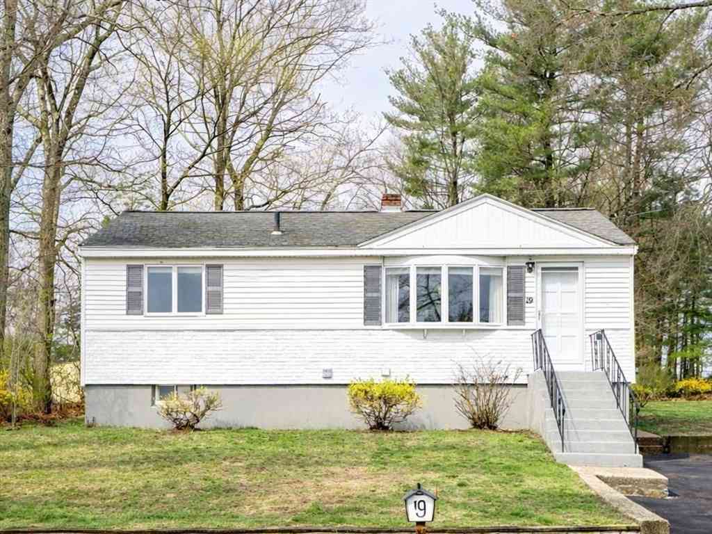 Homes For Sale - 19 Tremlett Rd<br/> Middlesex County, Billerica, MA 01821