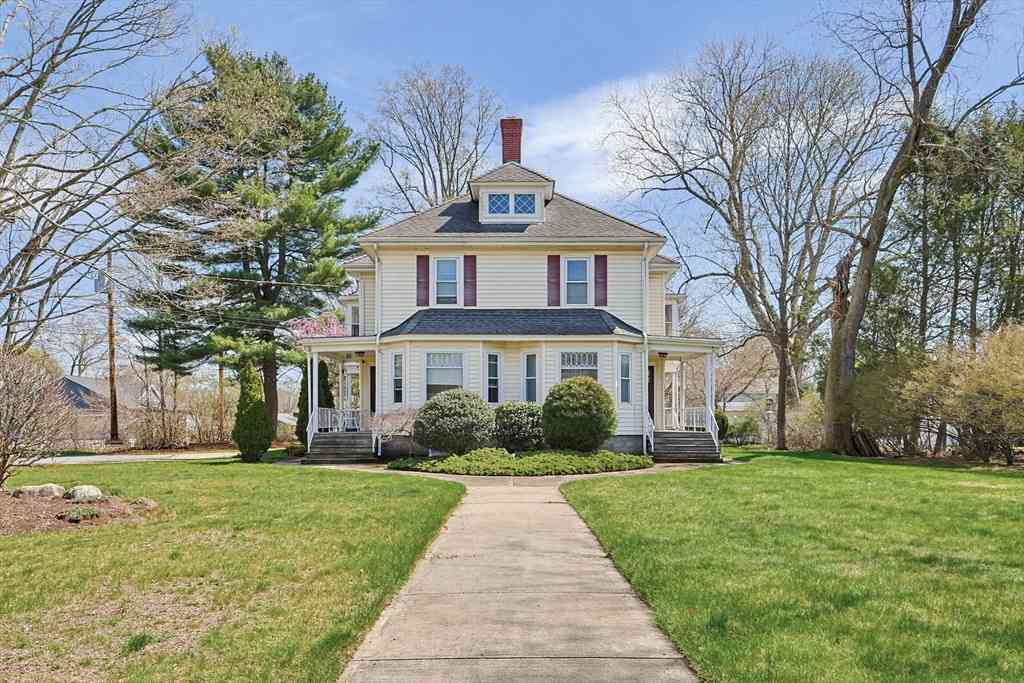 Multifamily For Rent - 319 Central Ave<br/> Seekonk, MA 02771
