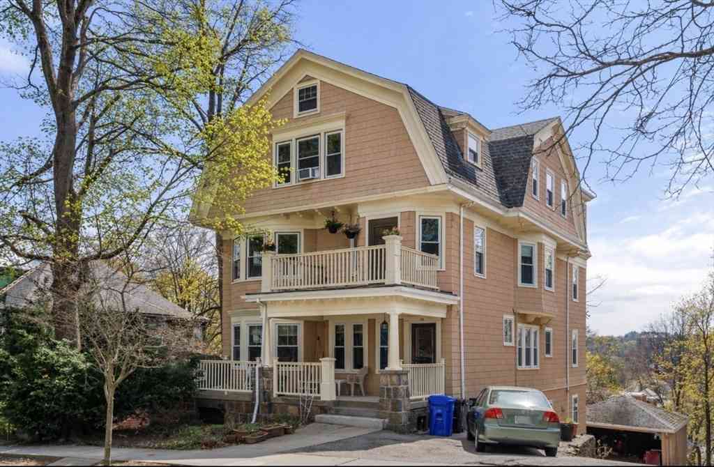 Condo For Sale - 114 Lancaster Ter #2<br/> Brookline, MA 02446