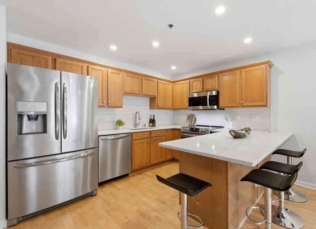 Condo For Sale - 1 Eagle Dr #1<br/> Middlesex County, Tewksbury, MA 01876