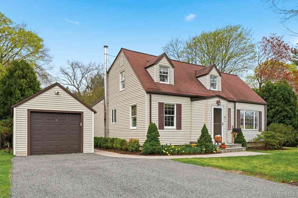 Homes For Sale - 32 Woodland Drive<br/> Middlesex County, Framingham, MA 01701