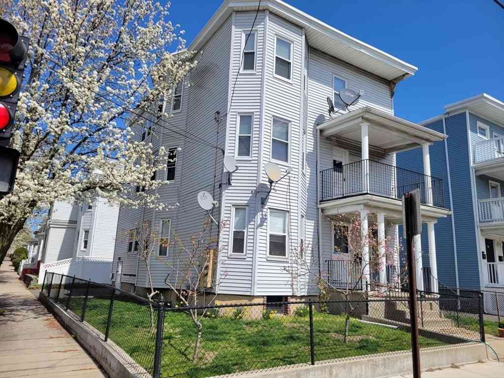 Multifamily For Rent - 21 Bryant St<br/> Everett, MA 02149