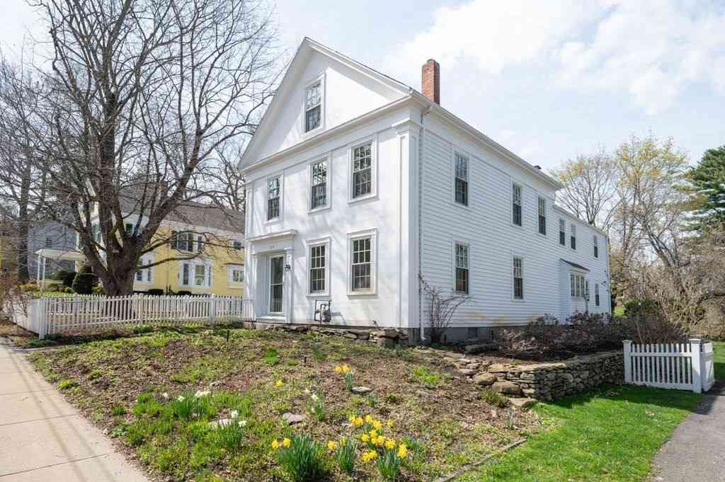 Homes For Sale - 104 River Rd<br/> Merrimac, MA 01860