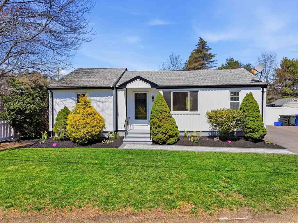 Homes For Sale - 20 Mellen St<br/> Worcester County, Hopedale, MA 01747