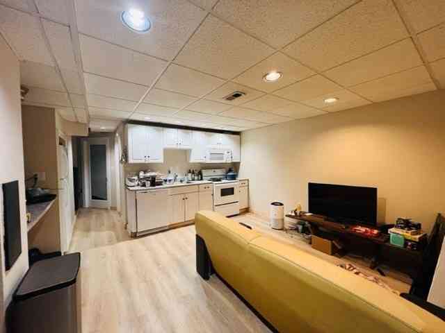 Apartment For Rent - 1693 Beacon St #B<br/> Brookline, MA 02445