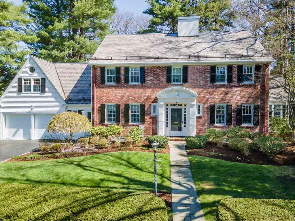 Homes For Sale - 35 Arnold Rd<br/> Wellesley, MA 02481