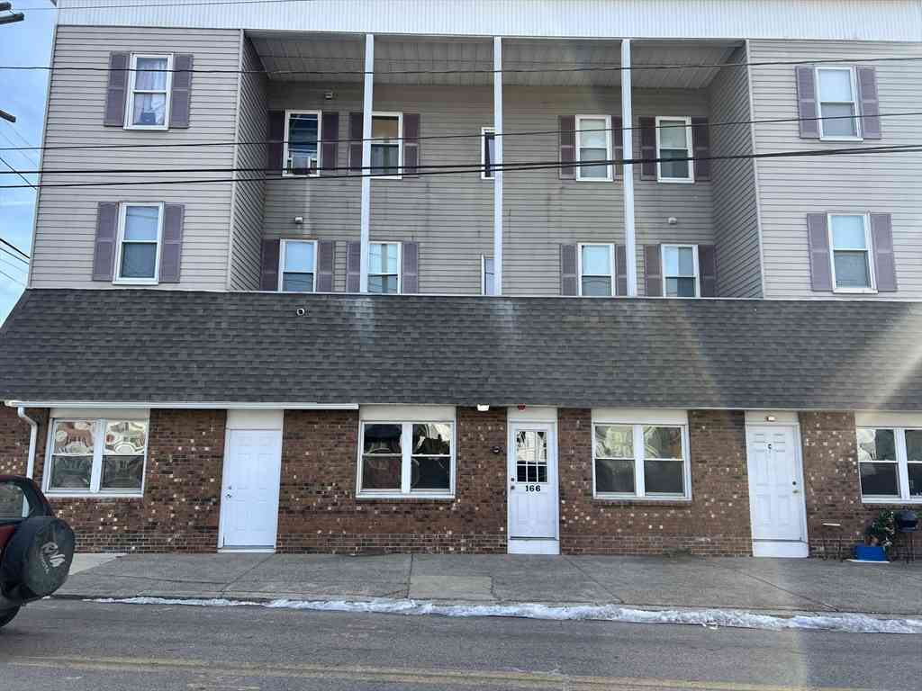 Apartment For Rent - 166 Pine St #A<br/> Attleboro, MA 02703