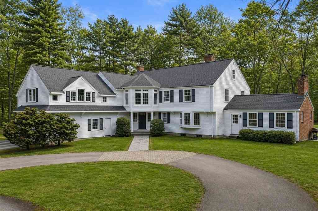 Homes For Sale - 28 Centre St<br/> Dover, MA 02030
