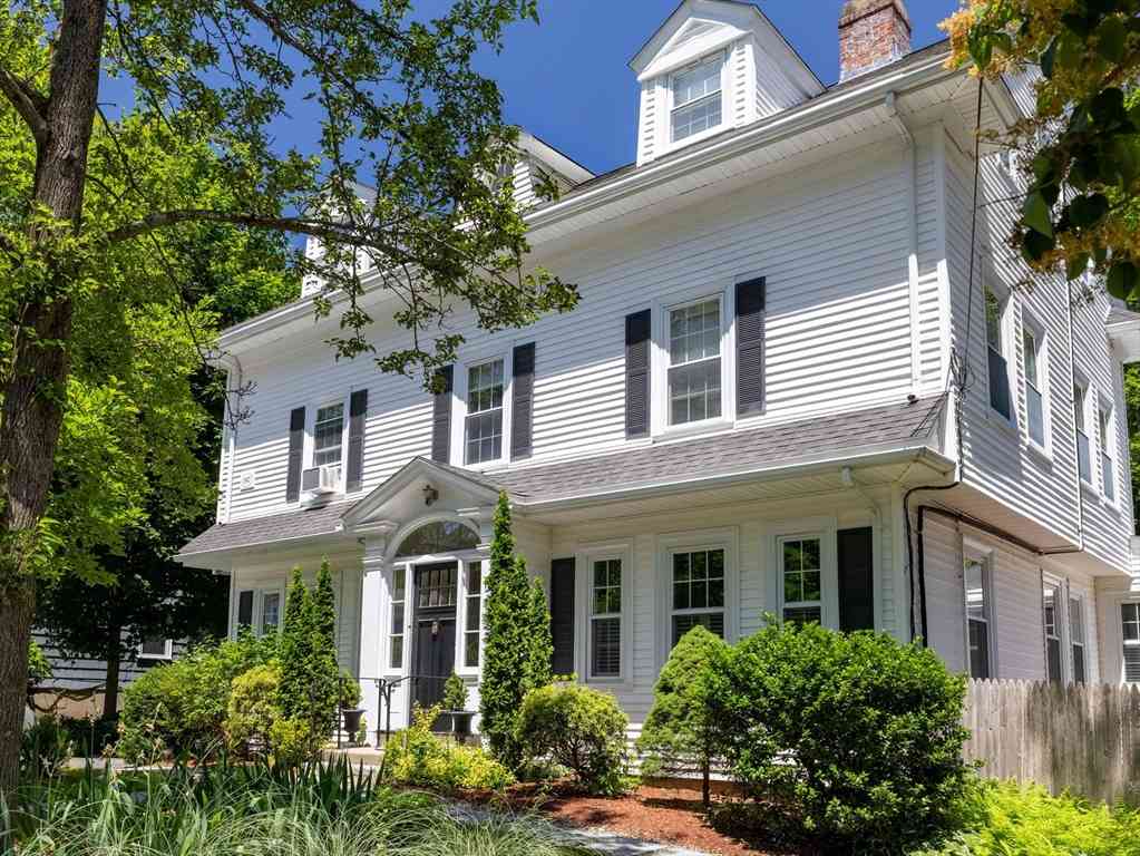 Condo For Sale - 12 Appleby Rd #2L<br/> Norfolk County, Wellesley, MA 02482