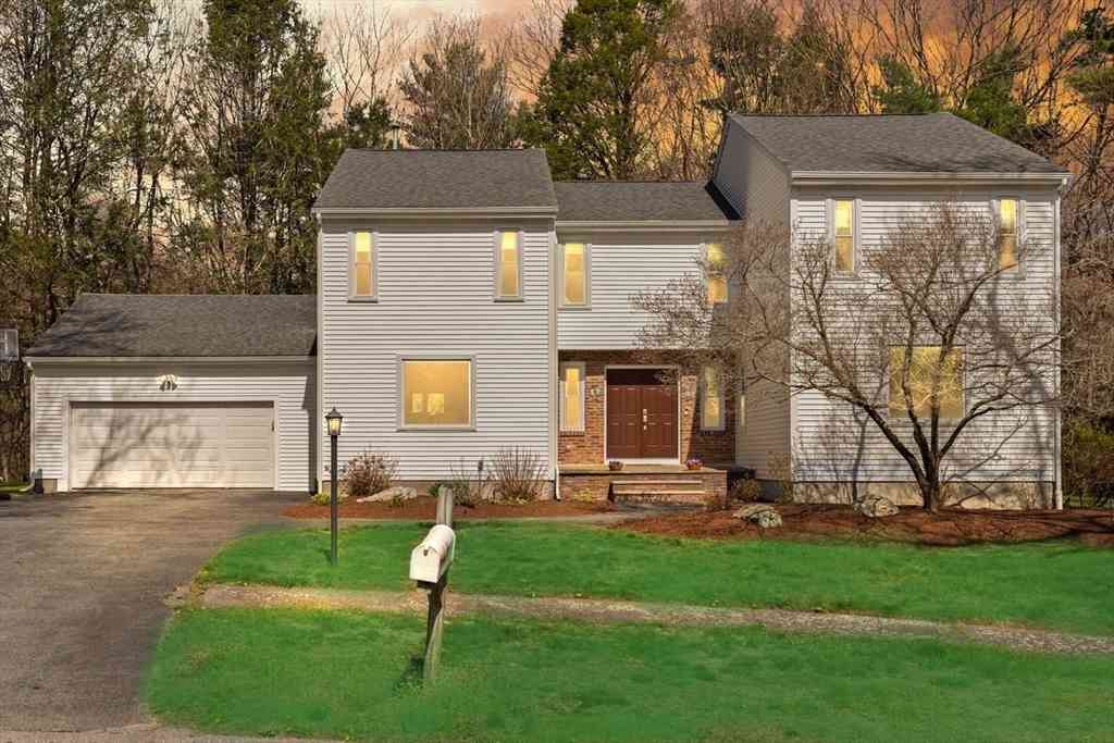 Homes For Sale - 17 Niantic Rd<br/> Norfolk County, Sharon, MA 02067
