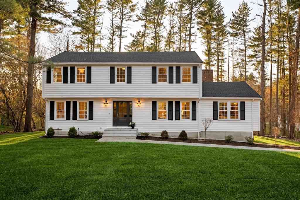 Homes For Sale - 14 Snyder Road<br/> Medfield, MA 02052