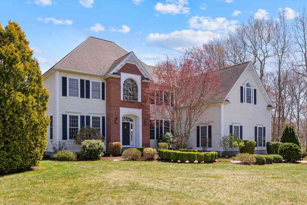 Homes For Sale - 3 Oak Street<br/> Middlesex County, Hopkinton, MA 01748