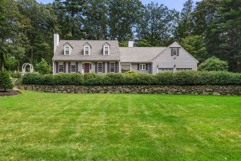 Homes For Sale - 5 Raleigh Rd<br/> Dover, MA 02030