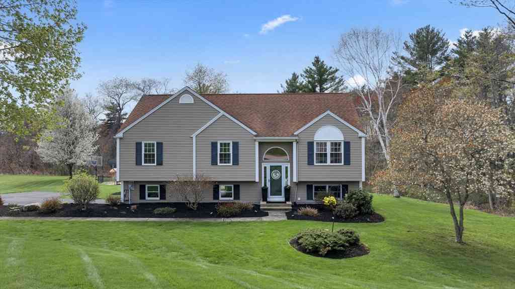Homes For Sale - 2 Kayla Ln<br/> Worcester County, Dudley, MA 01571