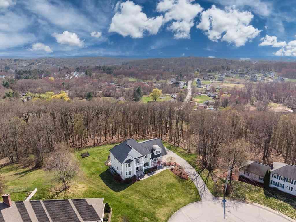 Homes For Sale - 215 Lexington Road<br/> Middlesex County, Dracut, MA 01826