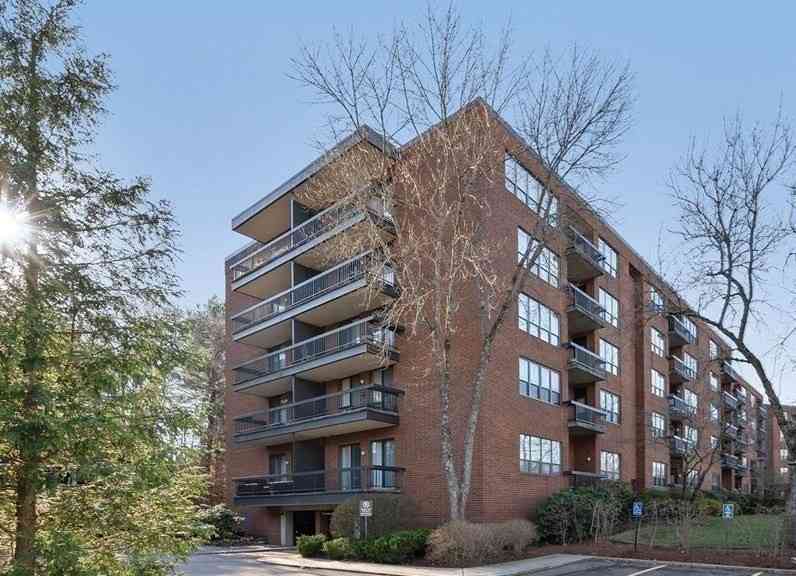 Condo For Sale - 210 Nahanton St #522<br/> Newton, MA 02459