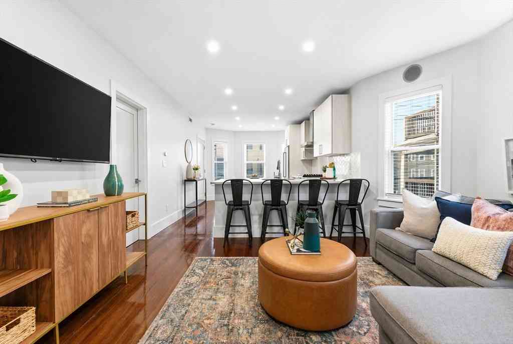 Condo For Sale - 351 Centre St #2<br/> Boston, MA 02122
