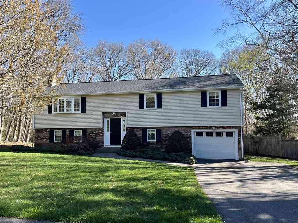 Homes For Sale - 49 Stonybrook Dr<br/> Middlesex County, Holliston, MA 01746
