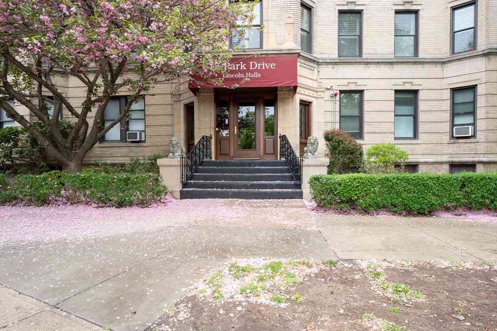 Condo For Rent - 15 Park Dr #5<br/> Boston, MA 02215