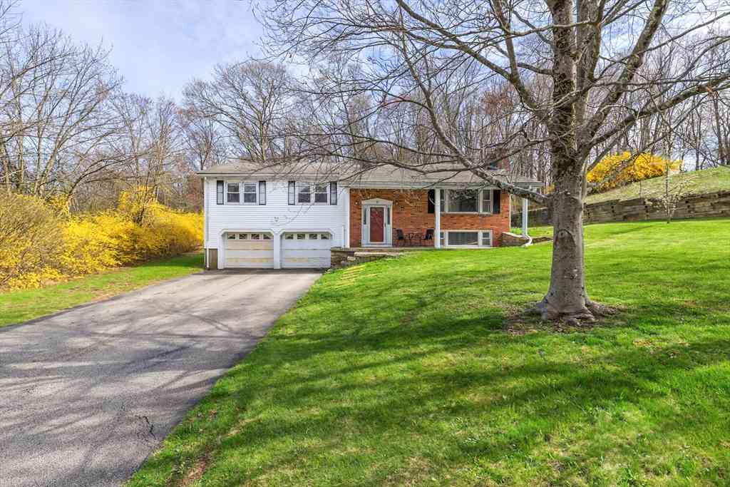 Homes For Sale - 6 Lerner Dr<br/> Worcester County, Dudley, MA 01571