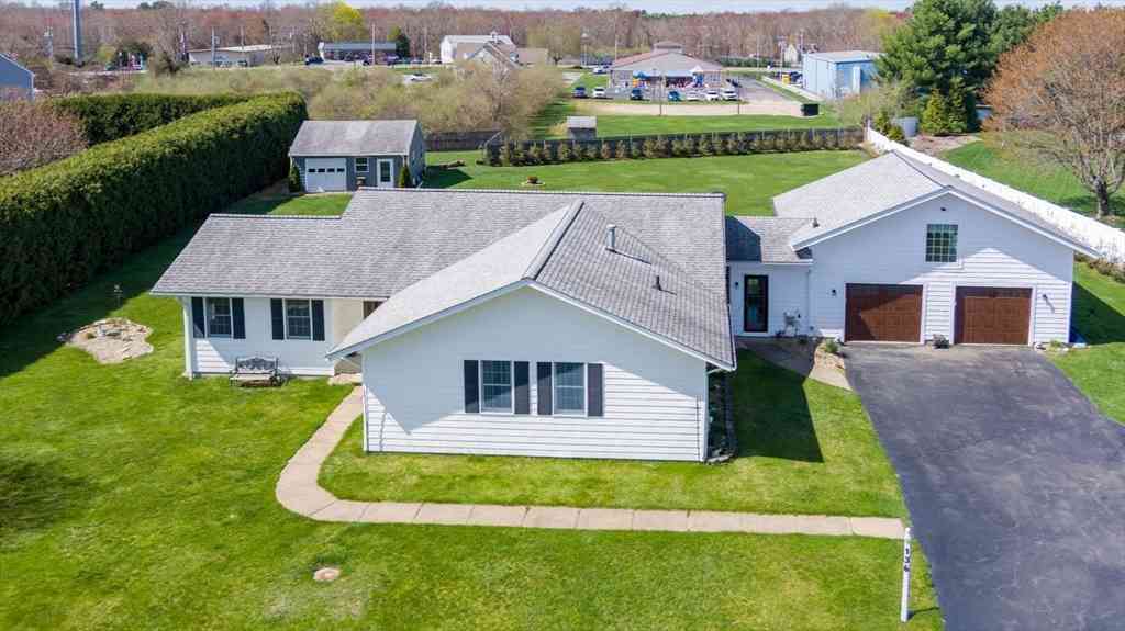 Homes For Sale - 136 Old Fall River Road<br/> Bristol County, Swansea, MA 02777