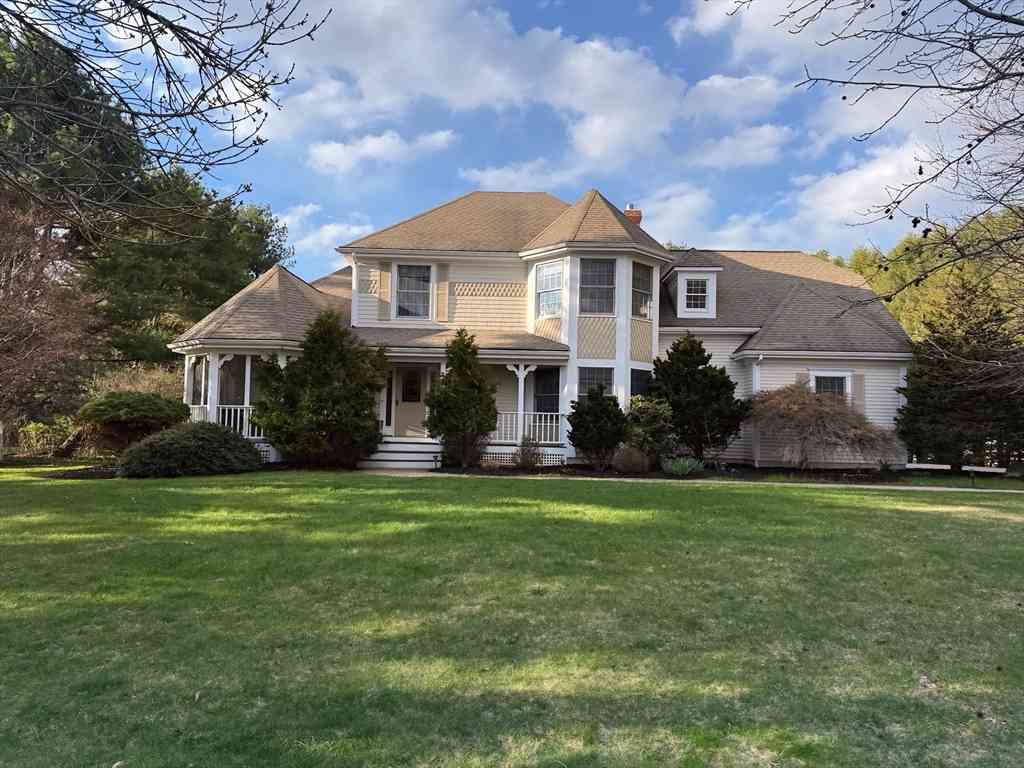 Homes For Sale - 845 Emerson Gardens<br/> Middlesex County, Lexington, MA 02420