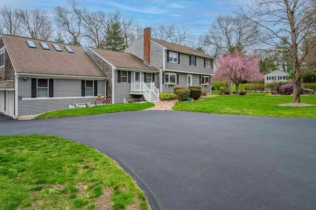 Homes For Sale - 39 Dwelley Ave<br/> Plymouth County, Hanover, MA 02339