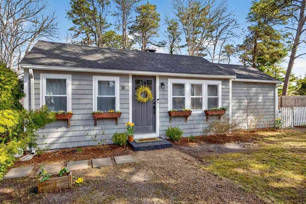 Homes For Sale - 20 Indian Mound Trl<br/> Barnstable County, Dennis, MA 02639