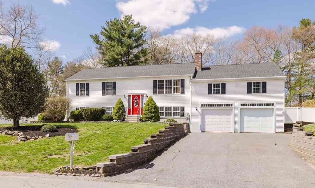 Homes For Sale - 38 Alicia Dr<br/> Taunton, MA 02780