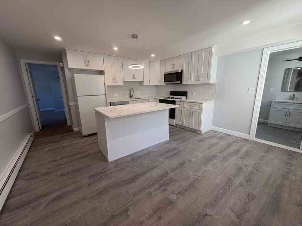 Condo For Rent - 102 Central St #1<br/> Waltham, MA 02453