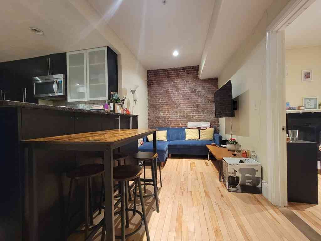Apartment For Rent - 1203 Beacon St #2<br/> Brookline, MA 02446