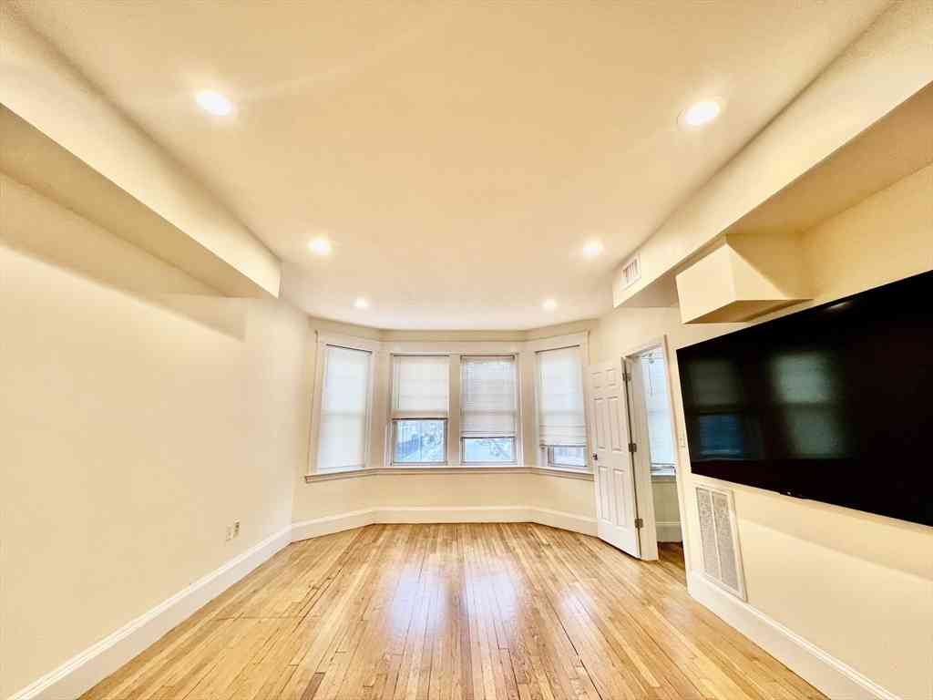 Apartment For Rent - 69 Babcock St #1<br/> Brookline, MA 02446