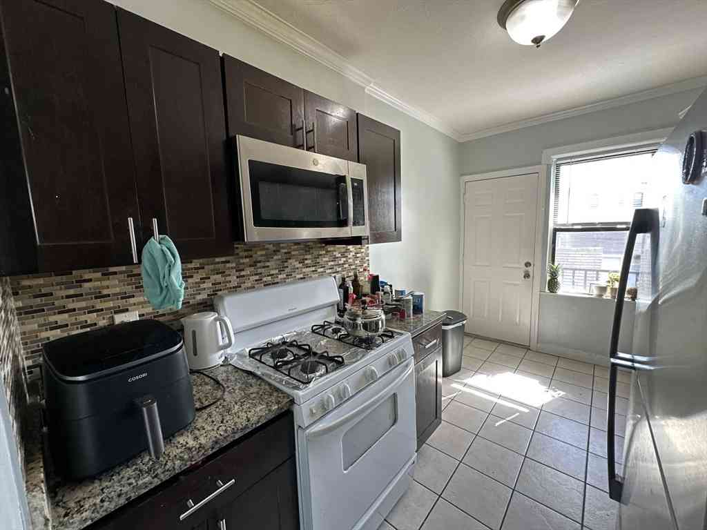 Apartment For Rent - 435 Walnut Ave #10<br/> Boston, MA 02119